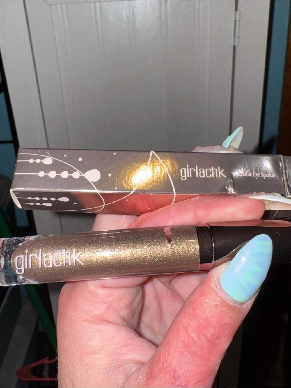 Metallic eye sparkle